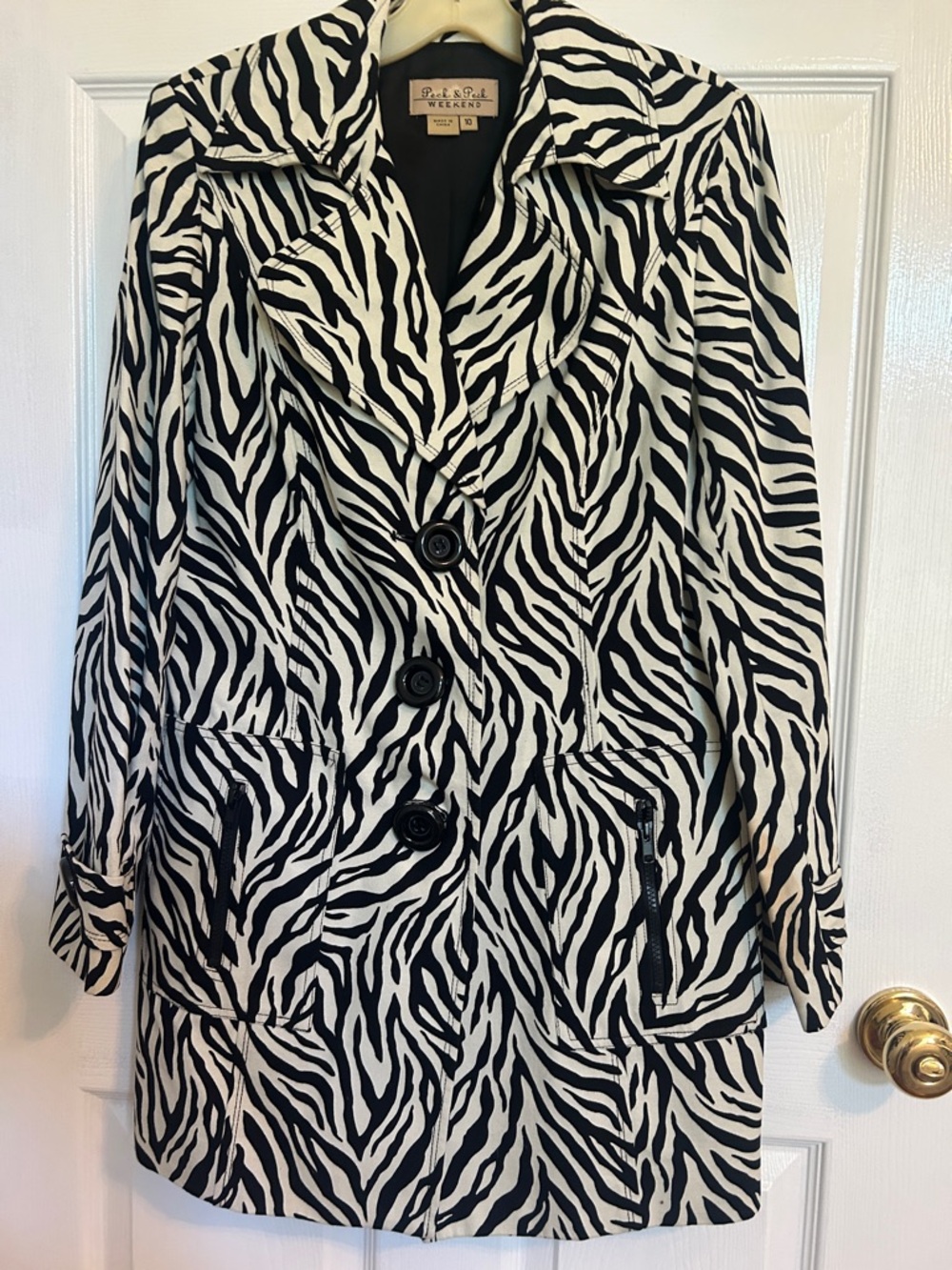 Women’s Peck and Peck Weekend animal print  lines topper coat.
